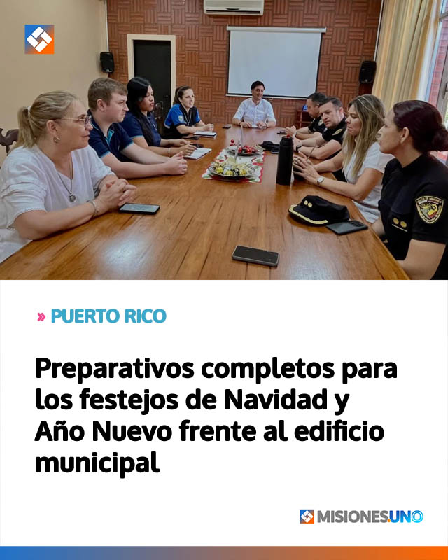Preparativos completos para los festejos de Navidad y Año Nuevo frente al edificio municipal