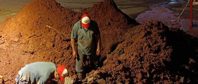 CAPIOVÍ: Reparan un caño principal de agua en la zona céntrica